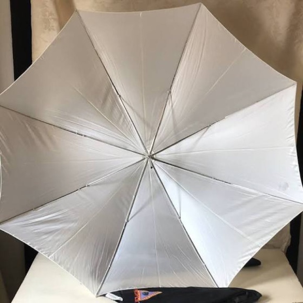 Mount Dog photography reflector w stand